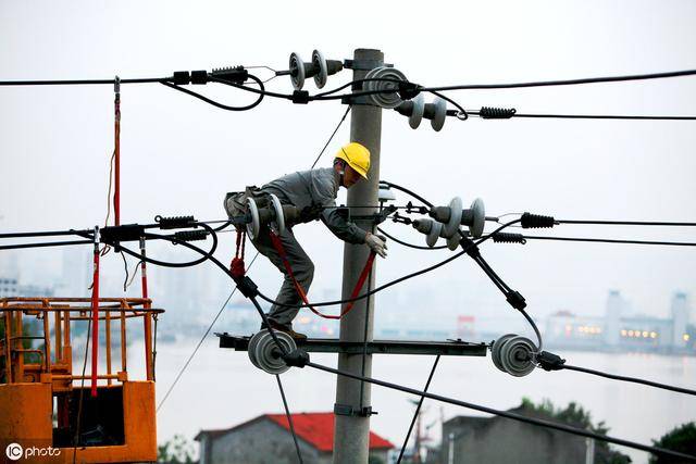 中環學校 焊工辦理畢業照